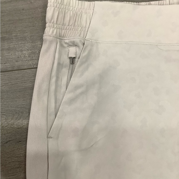 Women’s Athleta 22 Brooklyn Comfortable Joggers Pants Beige Ankle Stretch NWT - Picture 12 of 16